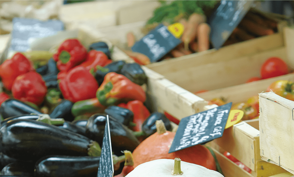 生産者の思いを凝縮する。彼らの思いを商品にのせてお届けする。その理想をかなえるために。