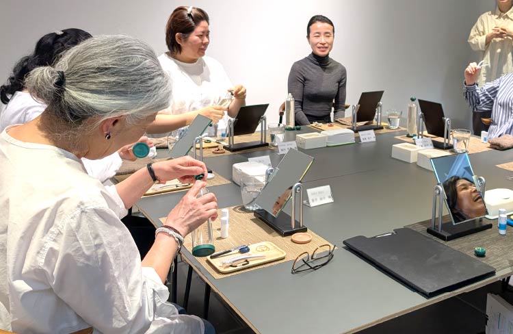 いつものお手入れ「ロシオン エクラ ニュー エラ」を塗布していただきました