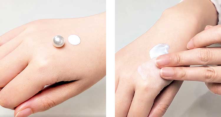 パール大のファンデレス P.I.を手の甲に出し、指にとってなじませます。